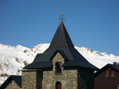 Veleta sobre el hotel Villa de Sallent en Formigal